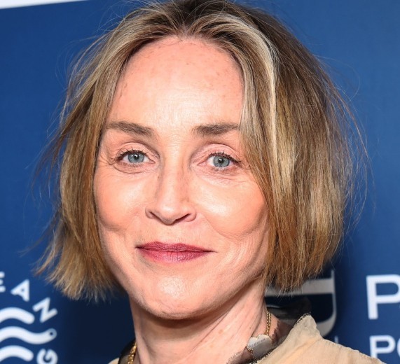 А эту даму вы точно не узнаете