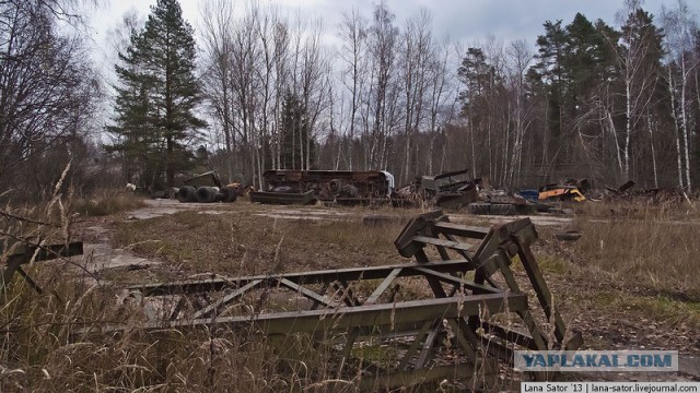 Вечный ремонт. Заброшенная военная техника.