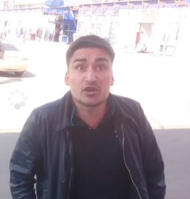 "Я тебе щас колено прострелю, тварь!"