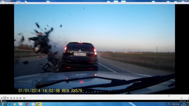 Два мотоциклиста и водитель "Логана", которого реально жаль