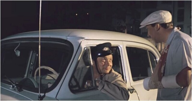 "С войны не держал боевого оружия": несмешная фраза Юрия Никулина в комедии "Бриллиантовая рука"