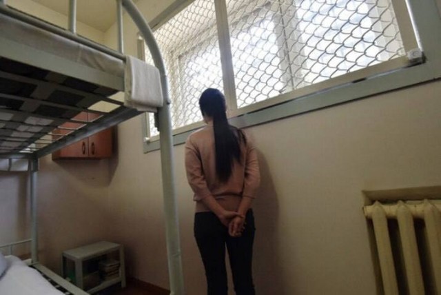 В Подмосковье 19-летняя девушка напоила и изнасиловала двух школьников