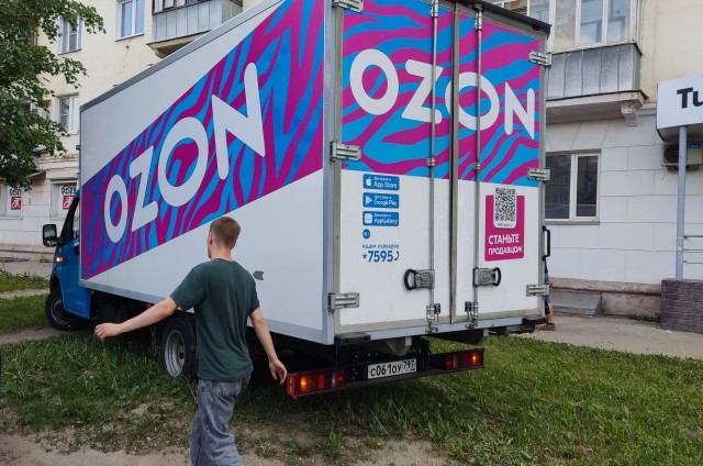 Уфа: Фургон Ozon задавил насмерть женщину на тротуаре