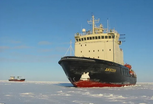 Конвой ледоколов в Белом море