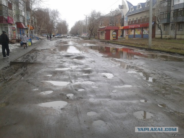 В центре Москвы плитку закатывают в асфальт
