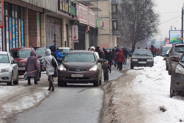 За проезд по тротуару хотят штрафовать на 50 000 рублей