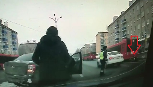 В Казани сбили гаишника, который перекрывал дорогу для проезда VIP персон - в городе объявлен план «Перехват»