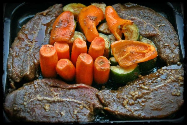 Тушенная телятина с овощами.