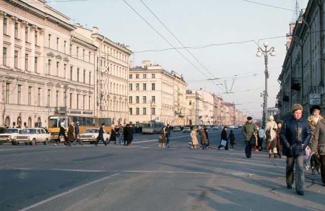 Цветные фотографии Ленинграда 80-х годов XX века