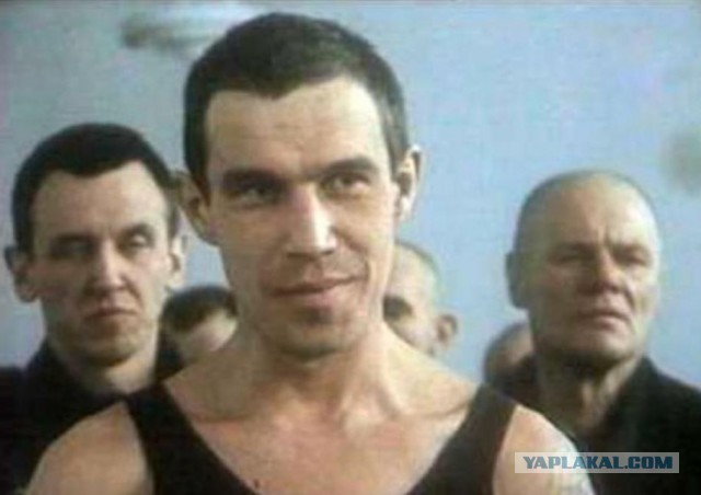 Словесная перепалка закончилась зрелищным нокаутом с одного удара прямо посреди Московского проспекта