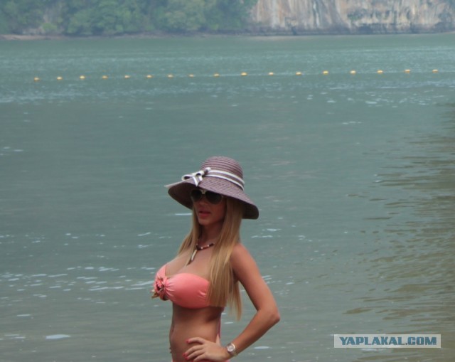 Фотография с поездки во Францию в семейный альбом!