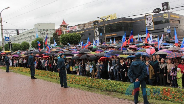Луганск. Открытие памятника "Они отстояли Родину".