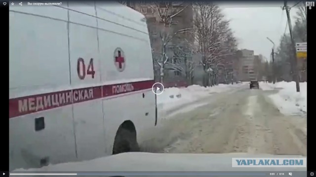 Скорая сбила пешехода — и медики тут же оказали ему первую помощь