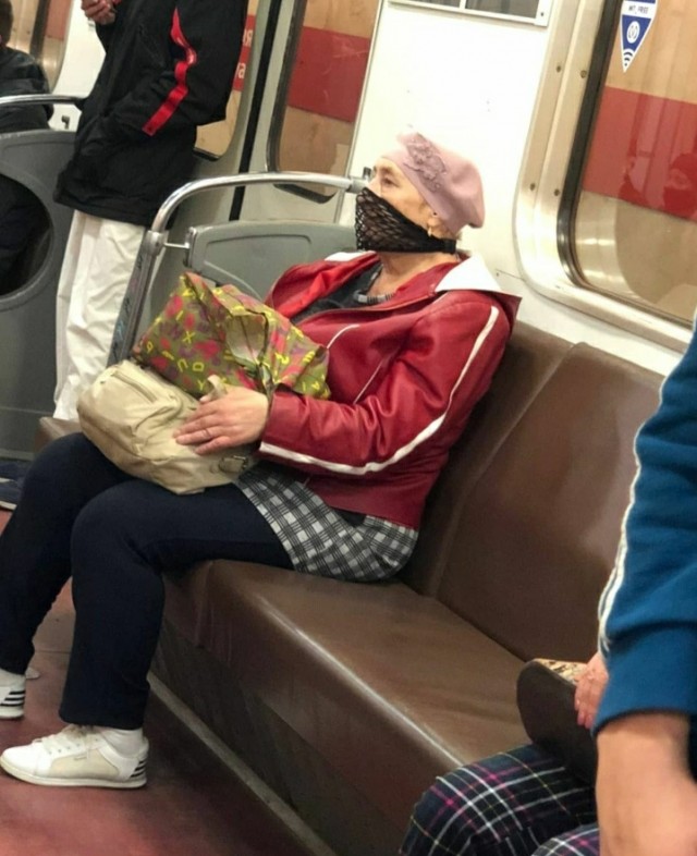 Модники и модницы из подземелий нашего метро. Масочный выпуск