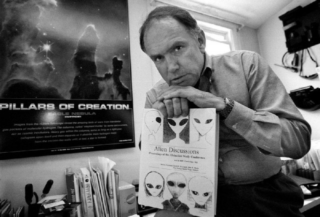 Уфологи требуют от Папы Римского рассекретить инопланетные архивы Ватикана и показать НЛО