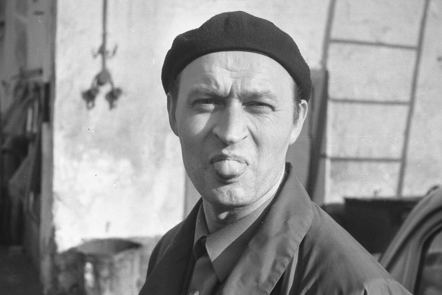 10 примеров народного "троллинга" из СССР. Комары на вес, красная плёнка и т.д.
