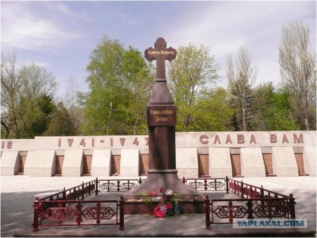Полк погибших советских солдат хранится в сарае