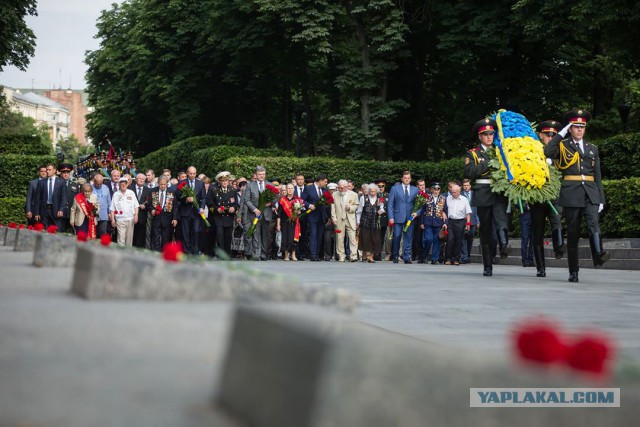 Под Киевом захоронили 20 советских солдат