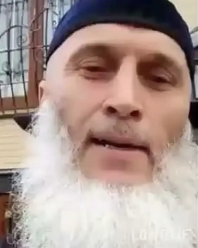 Знает чем манить, чертовка!