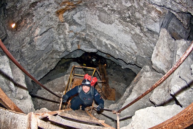 Холодно, тесно и темно.