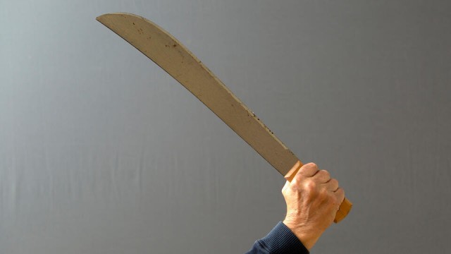 Россиянин с мачете сломал подростку руку из-за мопеда