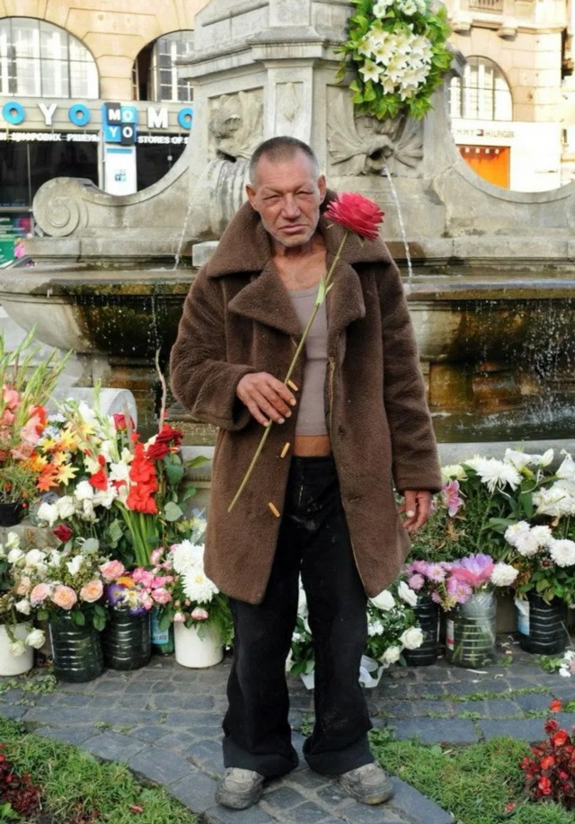 Девушкам теперь легче найти себе мужчину. Воняет - значит одинокий