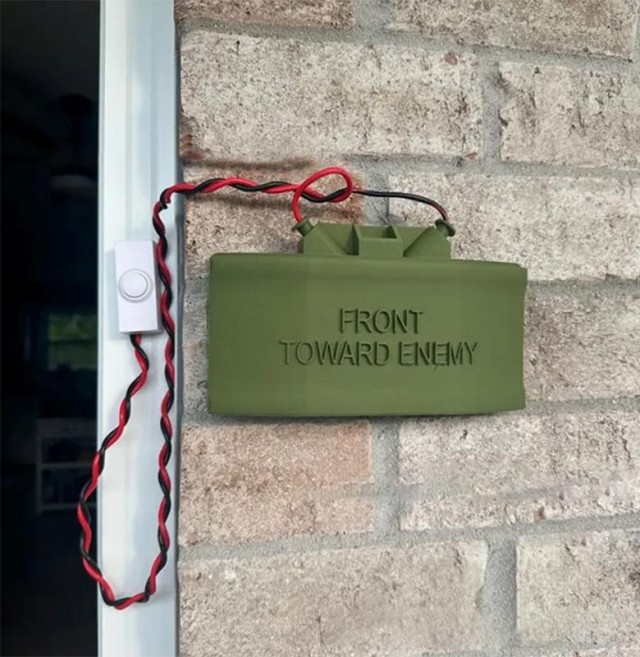 Дверной звонок.