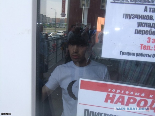 Универсам "Народный" закрыли вместе с покупателями