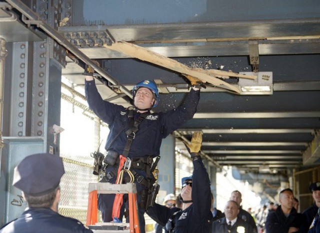 Находка полицейских в Манхэттенском мосту