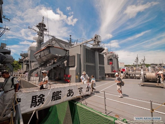 Япония: Три эсминца под окном