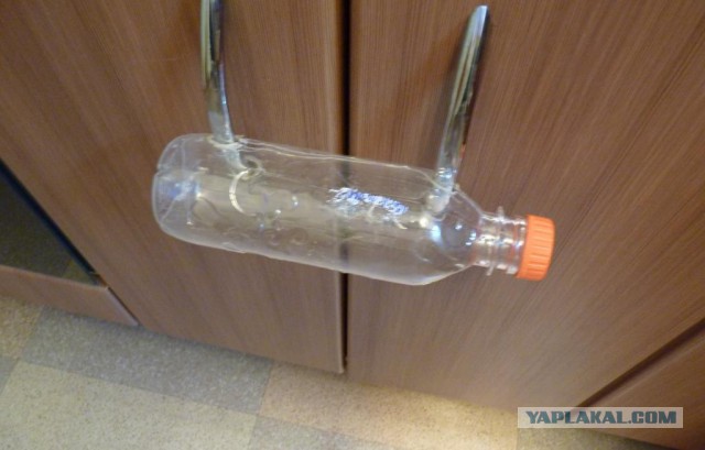 Замок от (для) детей на коленях