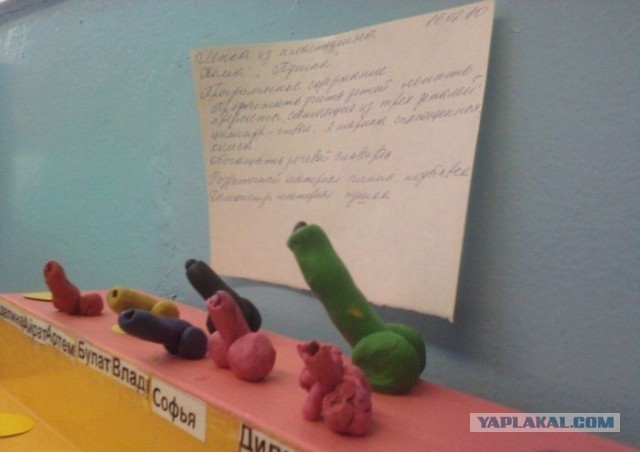 Дети рисуют самолеты )))