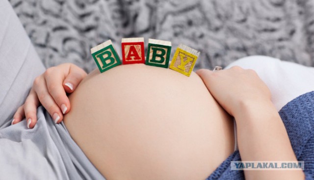 Девушки с кубиками на животе
