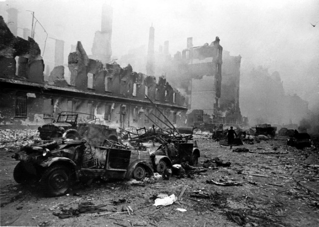 Исторические моменты Победы. Апрель-май 1945г