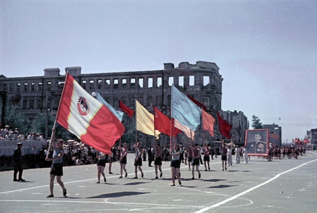 1945. Первый послевоенный спортивный парад в Сталинграде