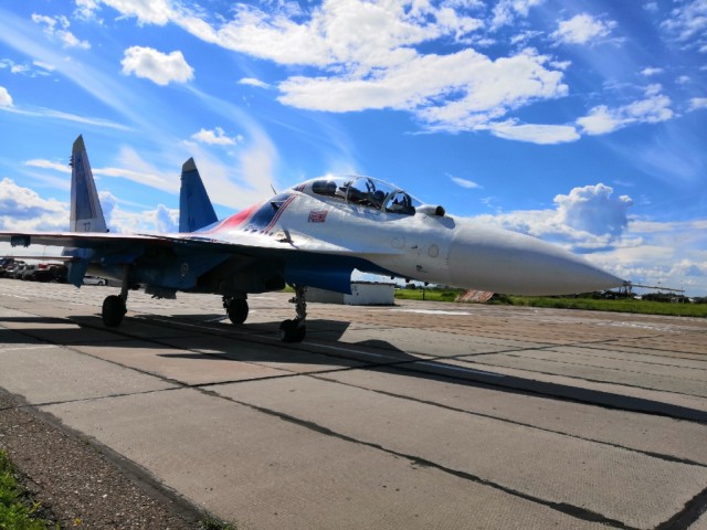 Тренировки "Русских витязей" на новых Су-35С в Кубинке