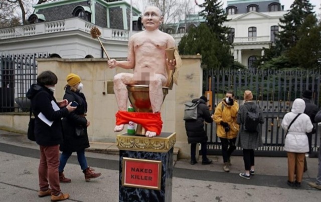 В Праге открыли памятник уважаемому Владимиру Владимировичу Путину