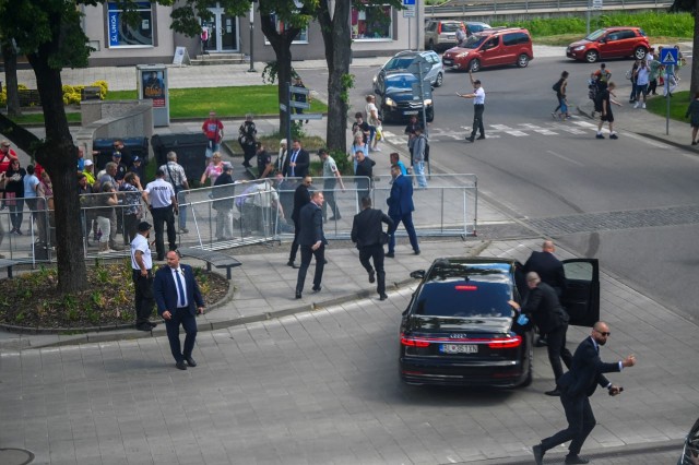 Премьер Словакии Роберт Фицо ранен в ходе стрельбы неизвестного