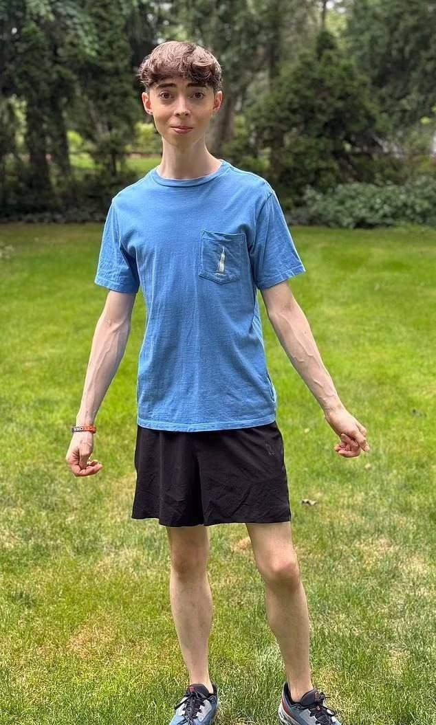 В США пользователи соцсетей удивились историей жизни Брэндона, который выглядит на 15, но на самом деле ему 35