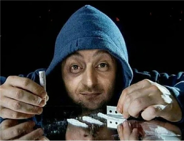 Сижу дома и вдруг стук в дверь