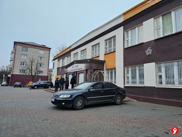 «До обеда продали 70 пар». Как «МП» в Жодино искала нашумевшие ботинки от БЕЛАЗ