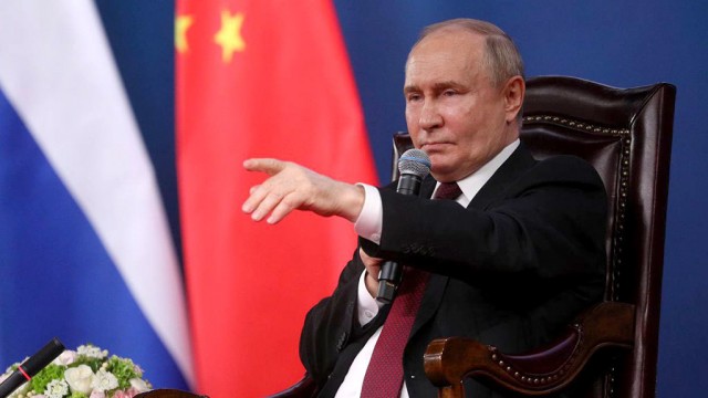 Успокойтесь — трое на одного! Ох*ели что ли, звери, бл*ть!"