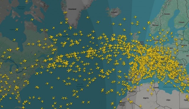 Самолет американской компании United Airlines, летевший из Вашингтона в Амстердам, подал сигнал бедствия