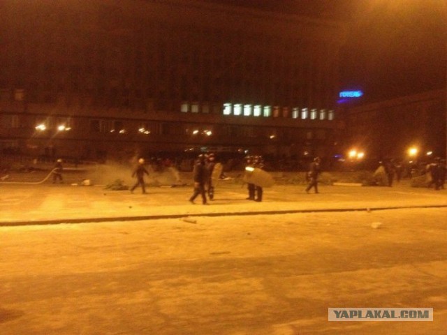 В Запорожье начался штурм здания обладминистрии