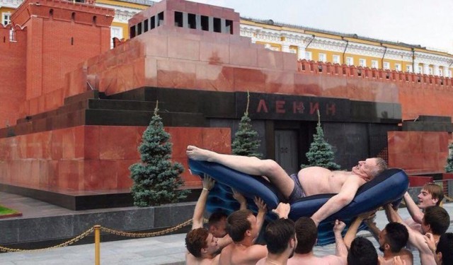 Купание Жириновского. Зажабили