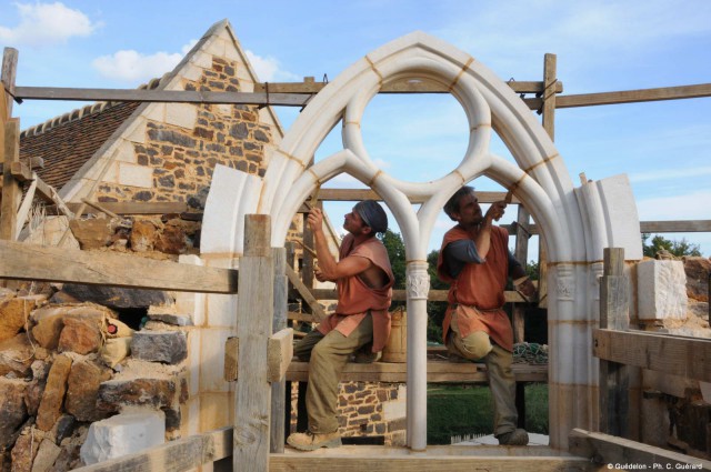 Современный проект постройки средневекового замка во Франции