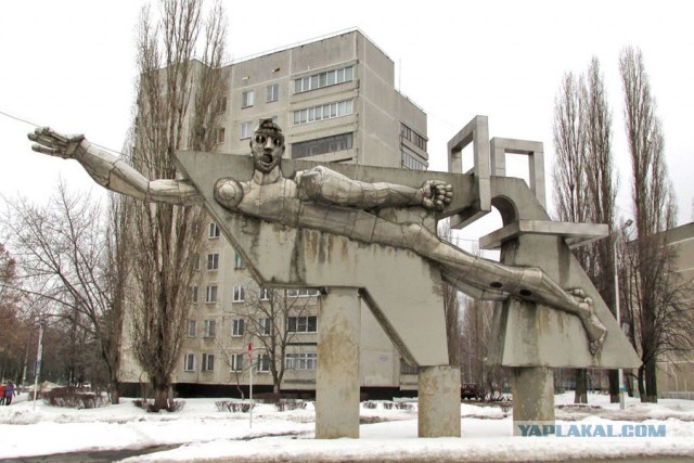 Кто–нибудь знает, как называется это направление в современном искусстве?