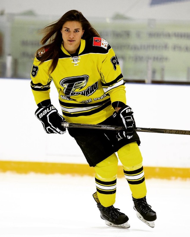 Девчата спортивные или около спортивные!