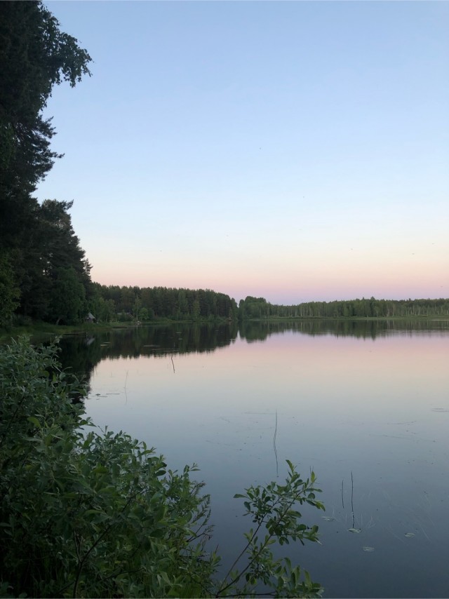 На пляжах Анапы закончились не только лежачие, но и сидячие места. Загорать там можно только стоя