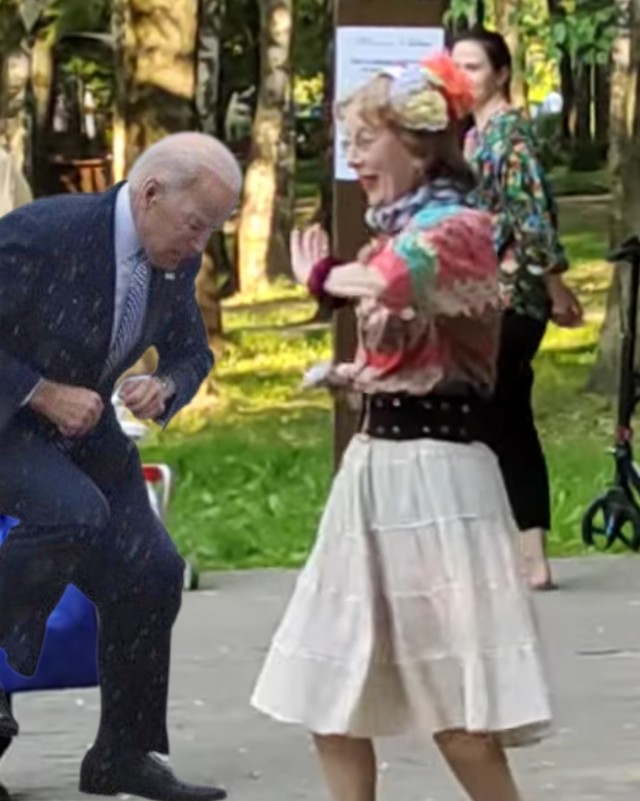 Она не пьяная, просто душа поет